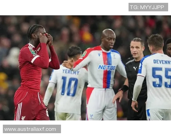 球迷抗议俱乐部表现加剧高层压力